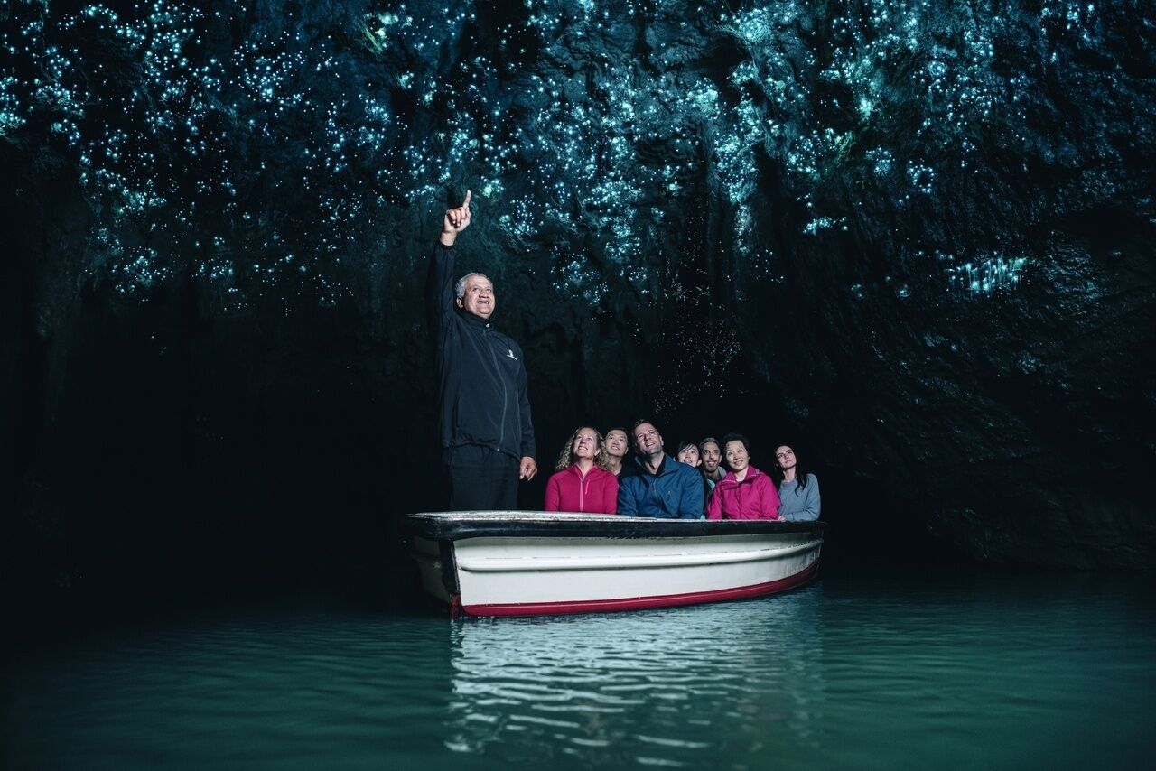 Bootstour Durch Die Glühwürmchenhöhlen Von Waitomo