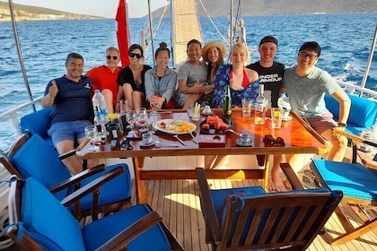 6 Hours Private Charter Boat Tour with Lunch in Bodrum