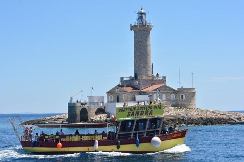 Our Sandra boat in front of the lighthouse "porer" 