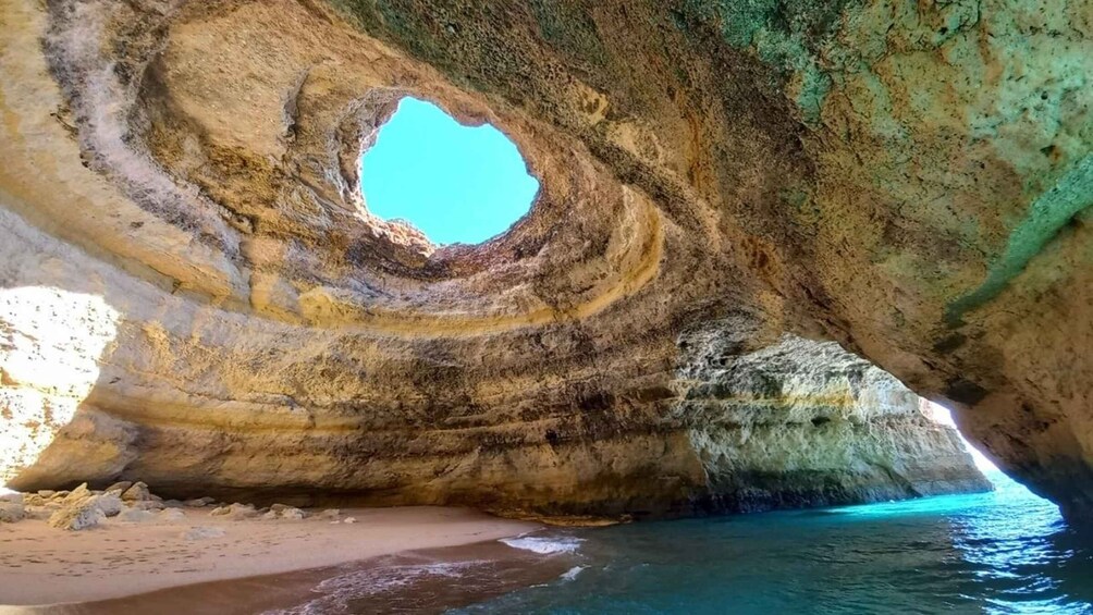 Portimão: Private Boat Trip to Benagil Caves