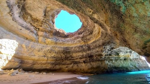 Portimão: Private Boat Trip to Benagil Caves