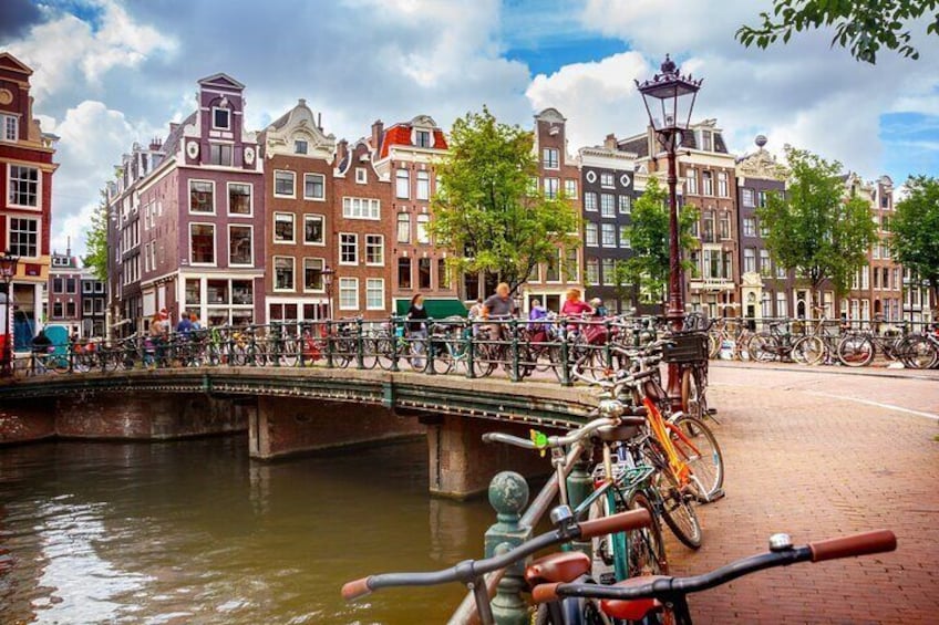 Private transfer from Eindhoven to Amsterdam, 2h Stop in Utrecht