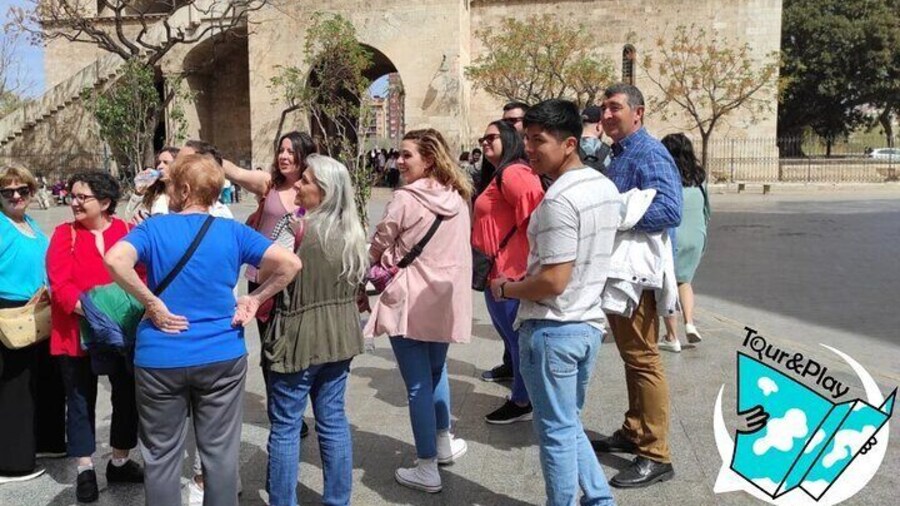 Games and History Walking Tour in the Center of Valencia