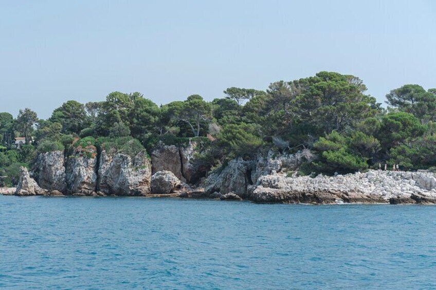 Private tour on a sailboat with apéritif at sunset on Antibes