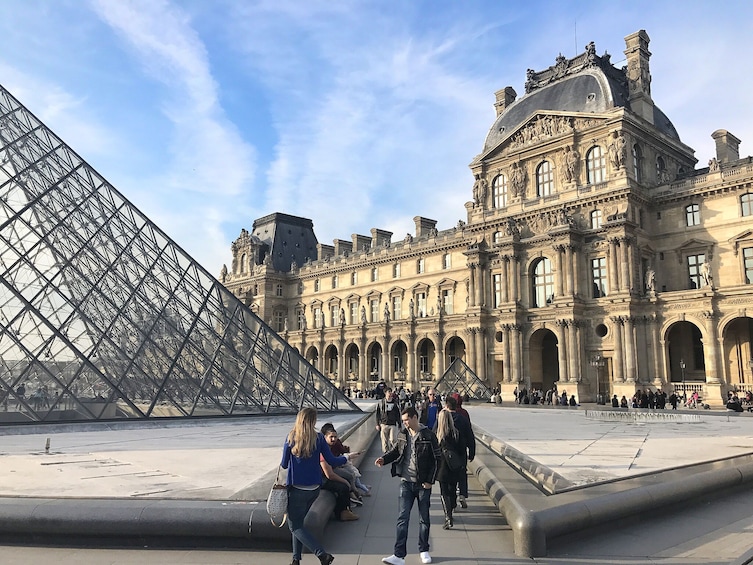 The Louvre Museum Guided Tour in a Small Group