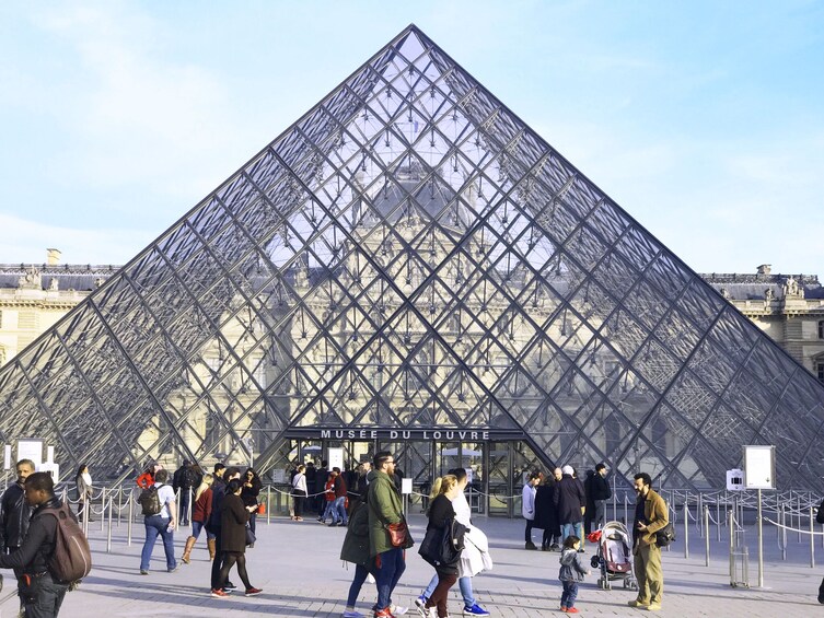 The Louvre Museum Guided Tour in a Small Group