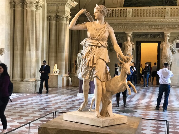 The Louvre Museum Guided Tour in a Small Group