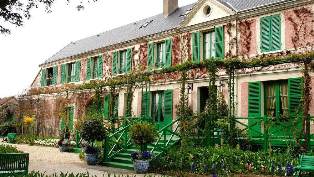Exterior of Giverny in Paris