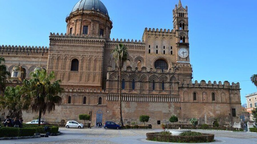 Palermo : Private Custom Walking Tour with a Local Guide