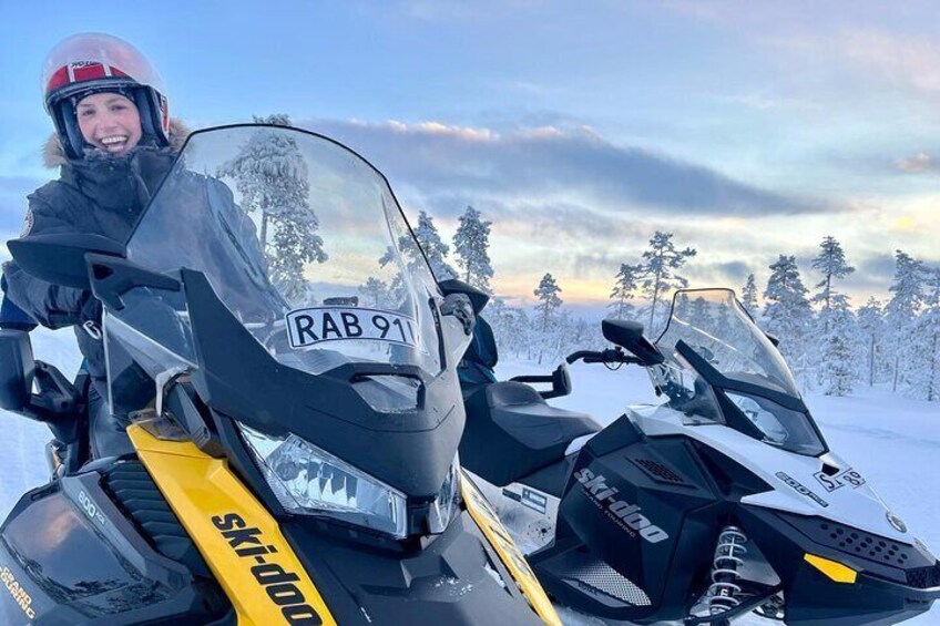 Private snowmobile day tours