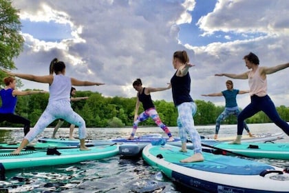 Berlin SUP Yoga course on the Spree