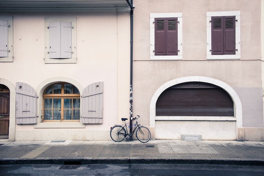 Carouge In-App Audio Tour: Charming Little Neighbour of Geneva