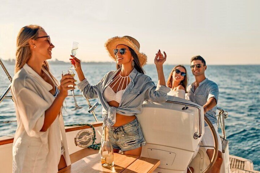Oysters and Bubbles Sailing Experience in Vilamoura