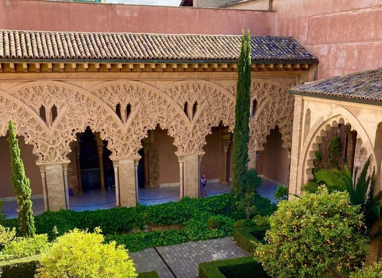 Zaragoza : Palacio de la Aljafería guided tour in Spanish