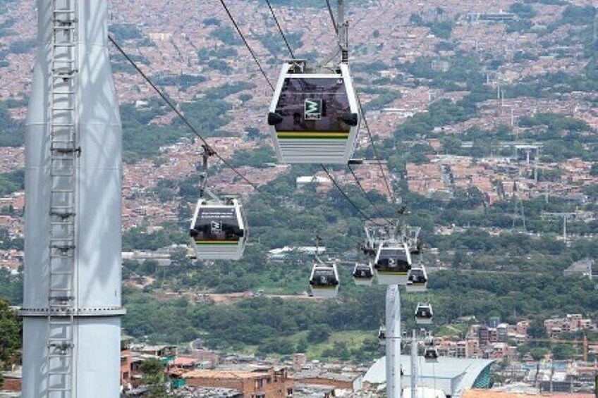 Tour Privado sobre Pablo Escobar con Teleférico en Medellín