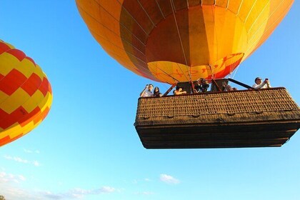 Gold Coast Hot Air Balloon and Winery Tour with Pick-Up