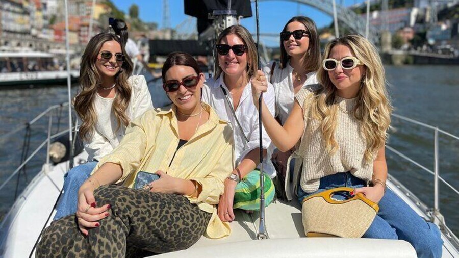 Charming tour of the Douro on a shared sailboat for up to 8 people