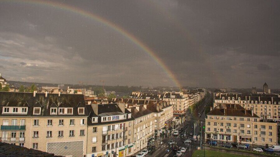 Private Custom Tour with a Local Guide in Caen