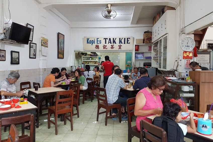  Private Half-Day Trial of China Town with Lunch & Insurance