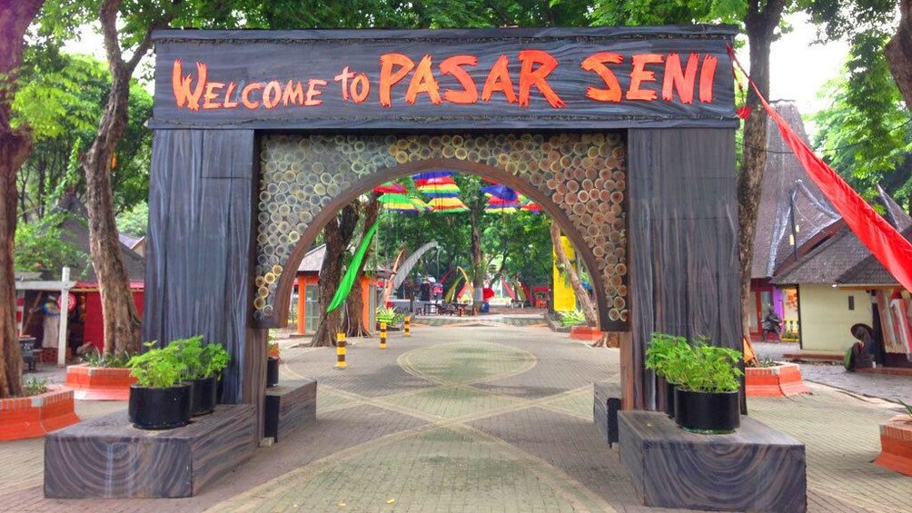 Entrance to Pasar Seni