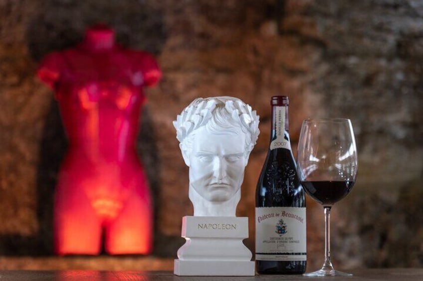 Tasting of Châteauneuf du Pape wines around art