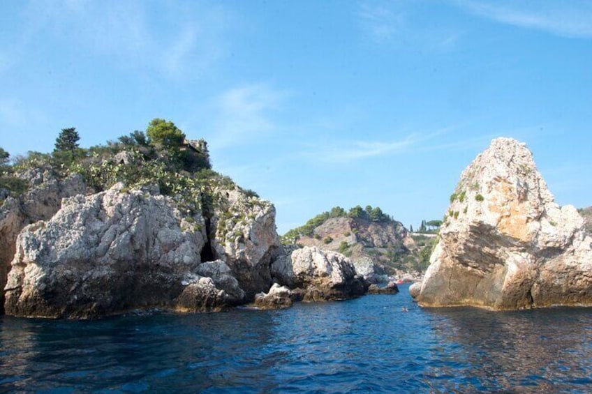 Tour to Baia di Taormina, Isola Bella and Naxos