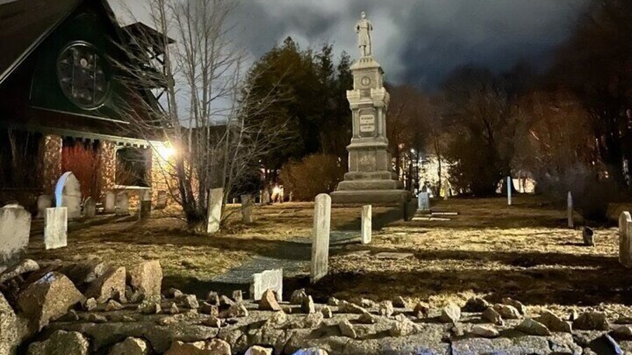 90-minute Ghost Walking Tour in Bar Harbor