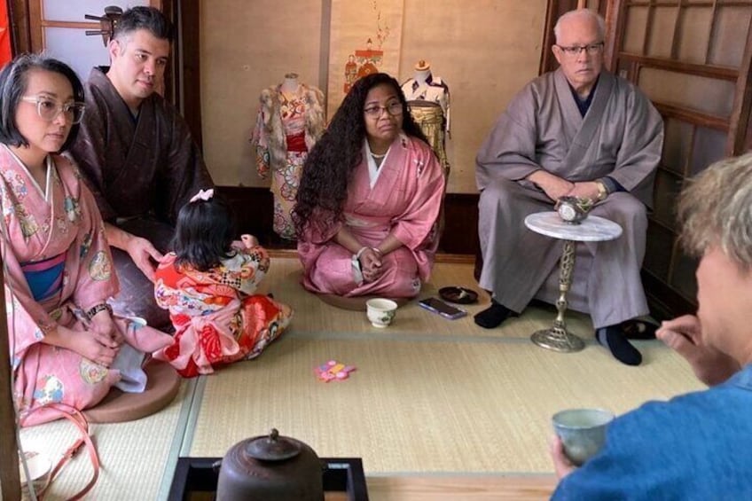 Tea ceremony experience in antique kimonos in English