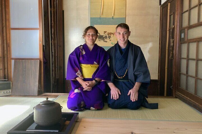 Tea ceremony experience in antique kimonos in English 