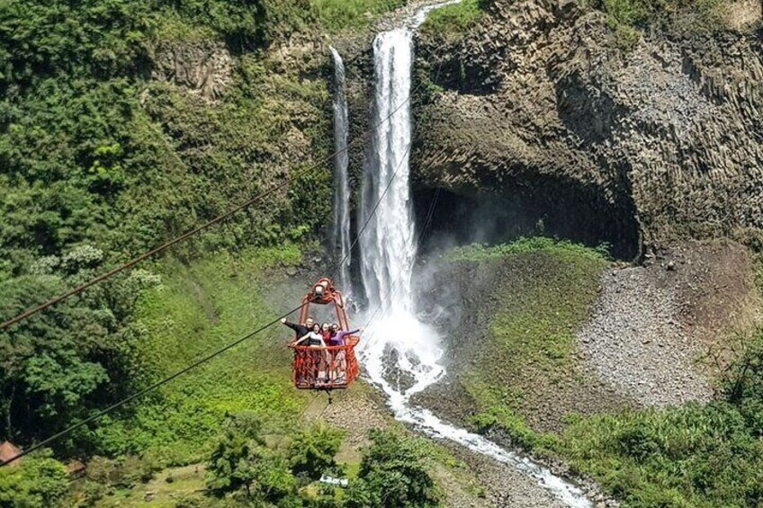 Banos Tour -Treehouse, Devils Cauldron Waterfall