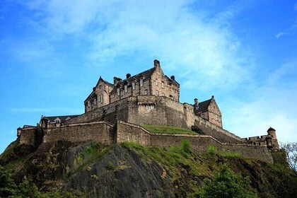 Edinburgh Castle skip the line private tour with crown jewels