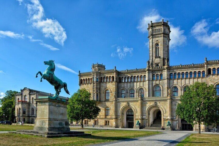 Private transfer: Amsterdam to Hannover with 2h Sightseeing Stop