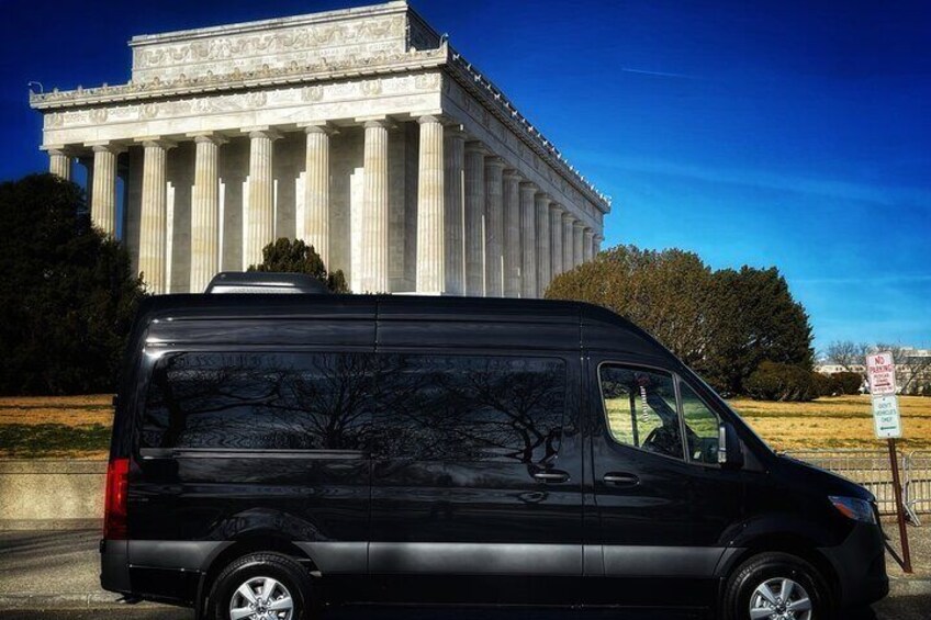 PrivateTour of Mount Vernon By Van.