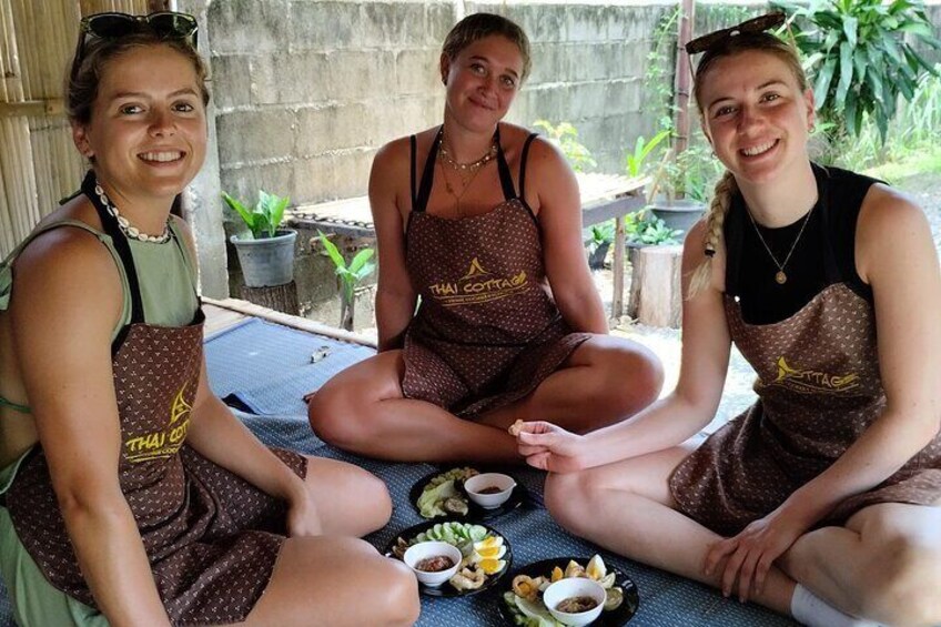 Traditional Thai dinning