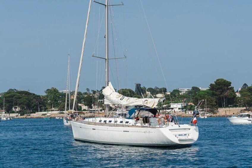 Private tour on a sailboat Swim and stand up paddle Antibes cape