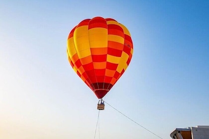 Fahrt mit dem Heißluftballon in Dubai mit Erlebnisoptionen und Transfers