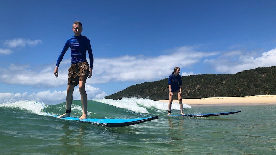 Rainbow Beach: 4WD Beach Drive Adventure and Surf Lesson