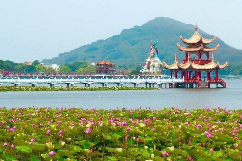 Full-Day Private Guided Tour in Kaohsiung Port Shore