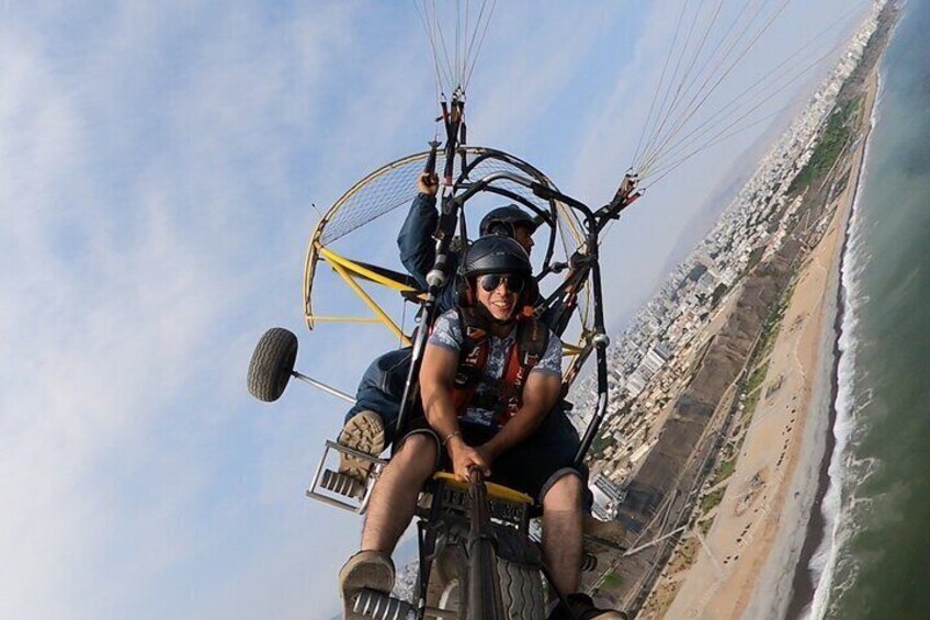 Paragliding Flights Over the Costa Verde in Lima