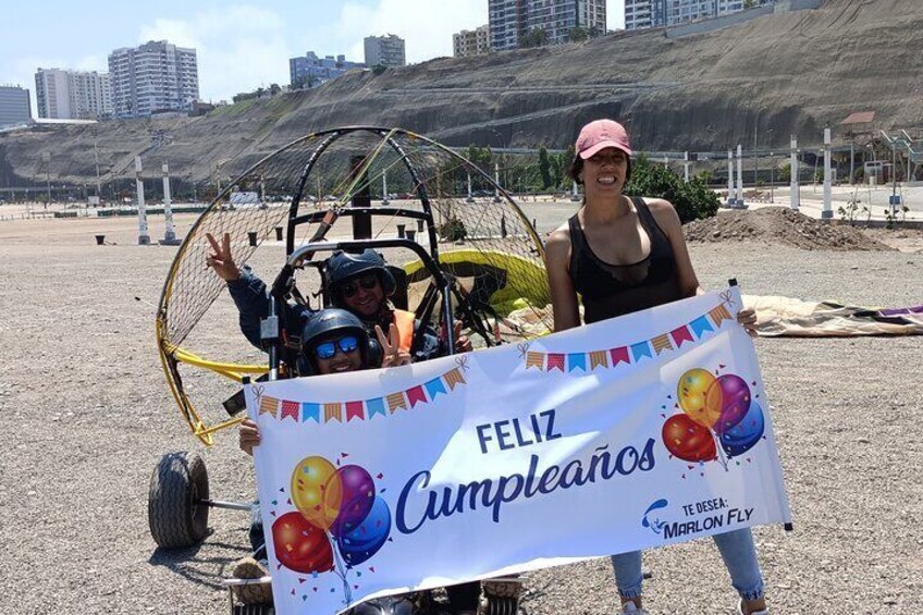 Paragliding Flights Over the Costa Verde in Lima