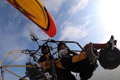 Paragliding Flights Over the Costa Verde in Lima