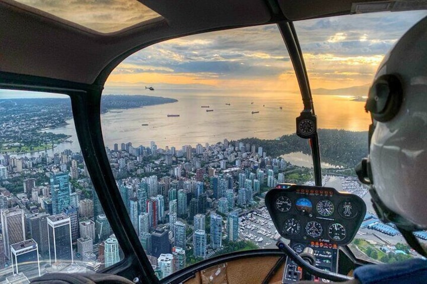 30 Minute Helicopter Tour of Vancouver City 