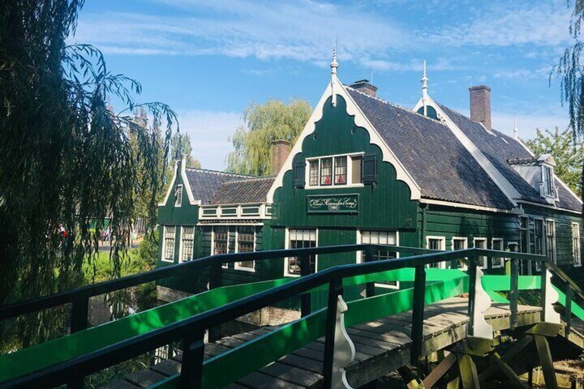 Small Group Day Tour to Zaanse Schans and Giethoorn