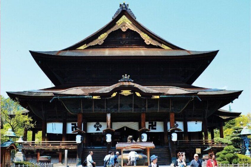 2-Day Zenkoji Overnight Tour with 'Shukubo' Temple Lodging