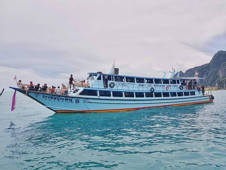 Travel from Koh Lanta to Koh Phi Phi by ferry