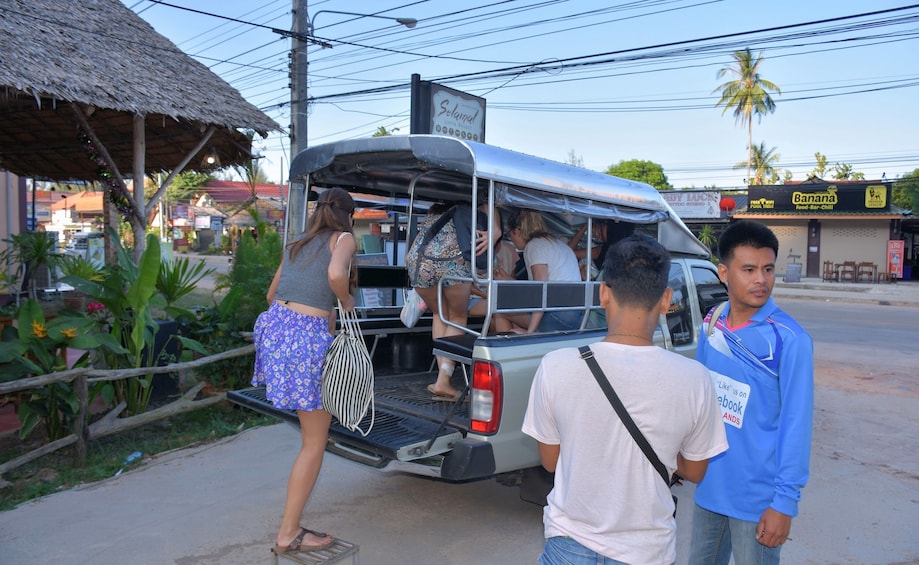 Travel from Koh Lanta to Koh Phi Phi by ferry