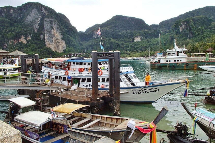 Travel from Koh Lanta to Koh Phi Phi by ferry