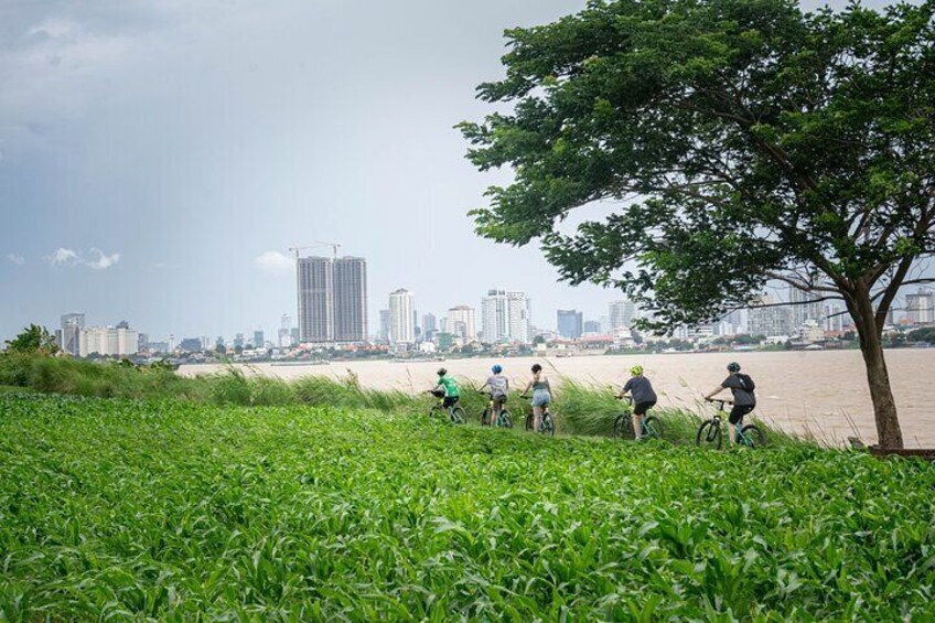 Phnom Penh: Cycle the Mekong Island