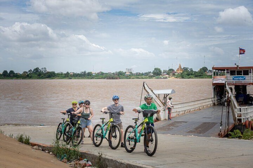 Phnom Penh: Cycle the Mekong Island