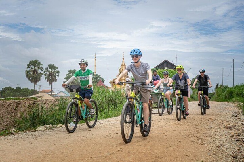 Phnom Penh: Cycle the Mekong Island